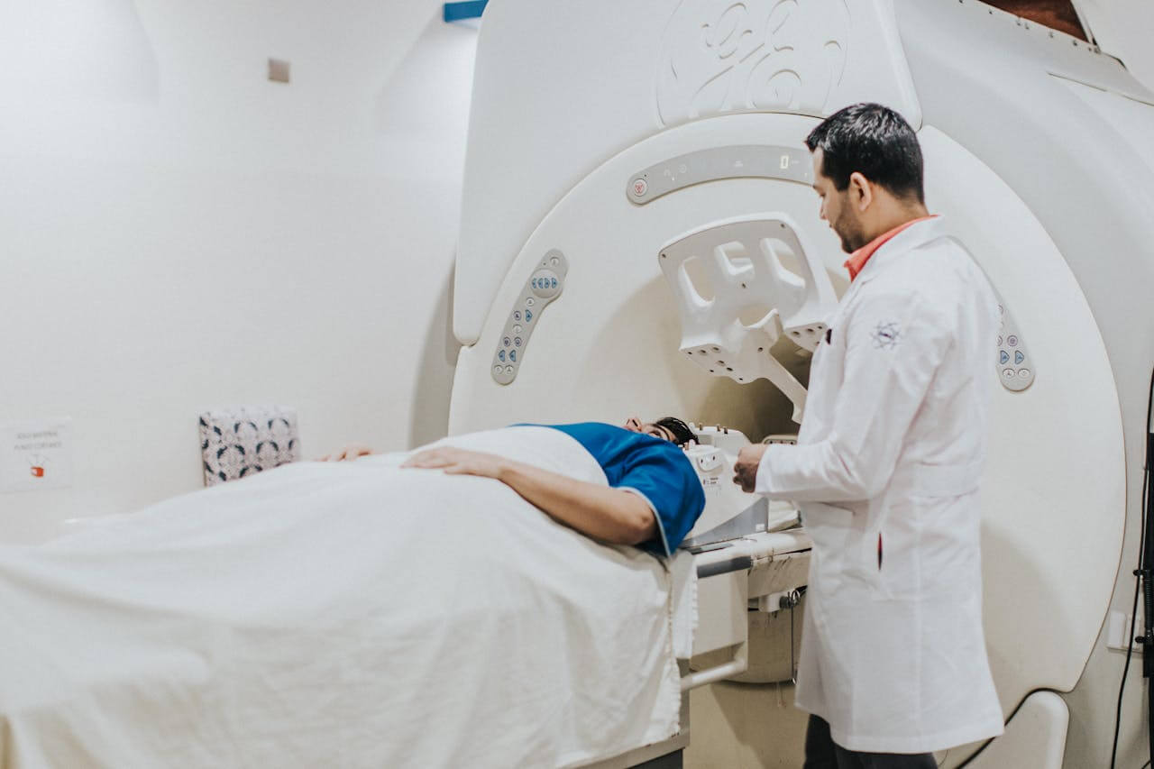 Mengapa Dokter Masih Mengandalkan Teknologi USG yang Aman Ini daripada CT Scan?